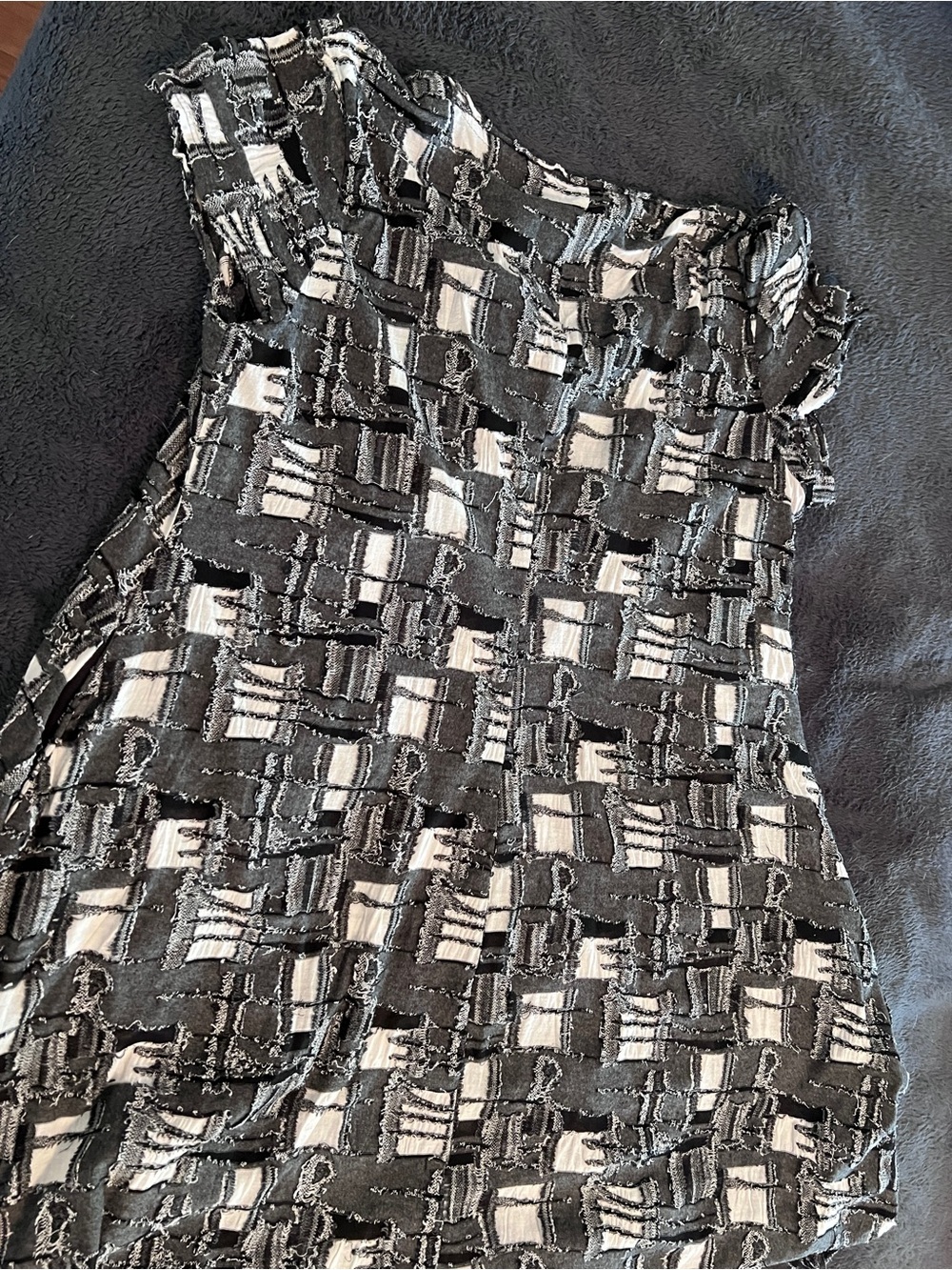 Black & White Textured Midi Dress - Picture 2 of 3